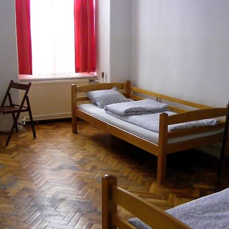 11Th Hour Cinema Hostel Budapest Extérieur photo